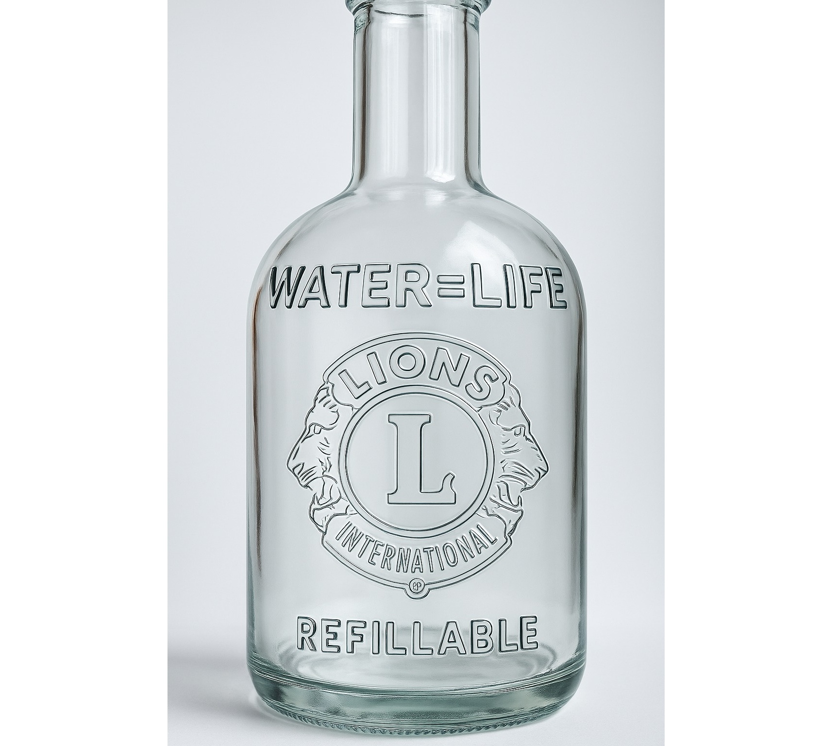 Water = Life – Die Lions-Glaskaraffe für eine bessere Welt